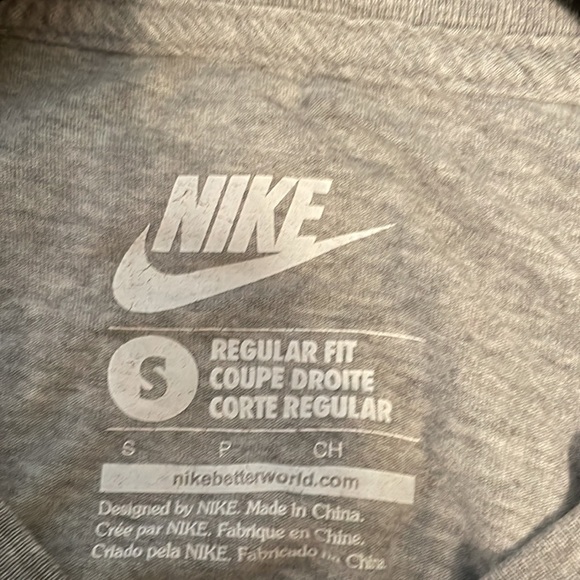 Nike Women’s T-shirt Small gray peach symbol tee good condition regular fit - Picture 3 of 4